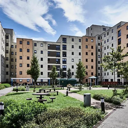 Inviting Modern Private Ensuite Rooms At St Davids Student Accommodation For Students Only Swansea Exterior foto