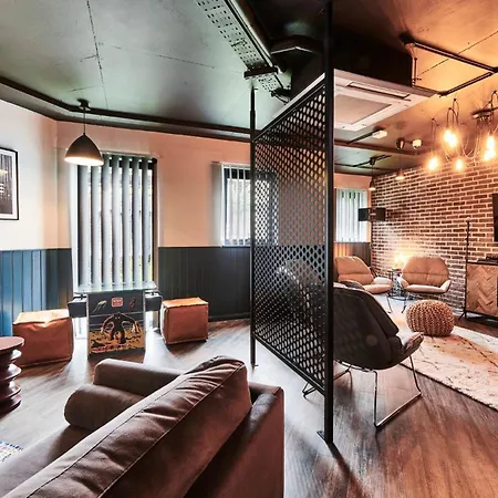 Inviting Modern Private Ensuite Rooms At St Davids Student Accommodation For Students Only Swansea Exterior foto